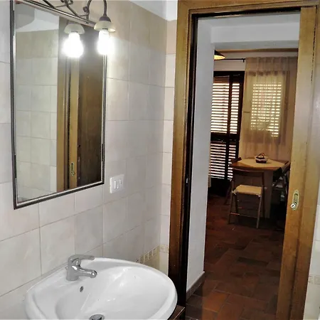 Apartamento Bilocale Al Piano Terra A 3 Minuti Dal Mare A La Caletta